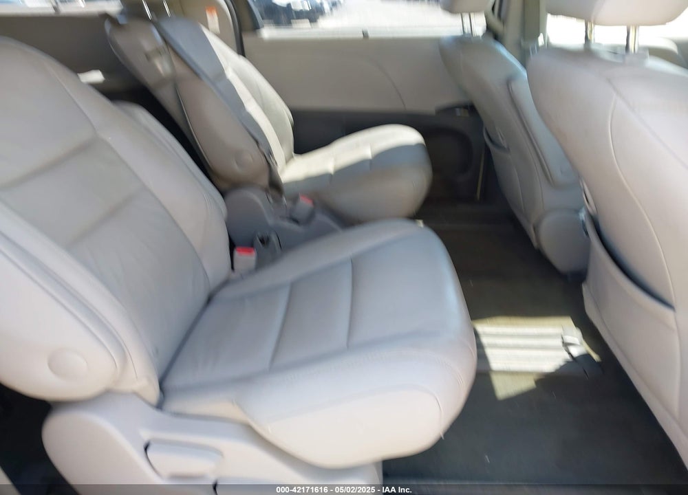 2017 TOYOTA SIENNA XLE PREMIUM 8 PASSENGER VIN: 5TDYZ3DC9HS889730