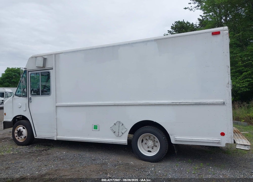 2001 FREIGHTLINER CHASSIS M LINE WALK-IN VAN VIN: 4UZAANBW91CH52780