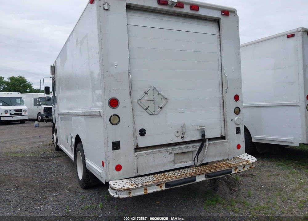 2001 FREIGHTLINER CHASSIS M LINE WALK-IN VAN VIN: 4UZAANBW91CH52780