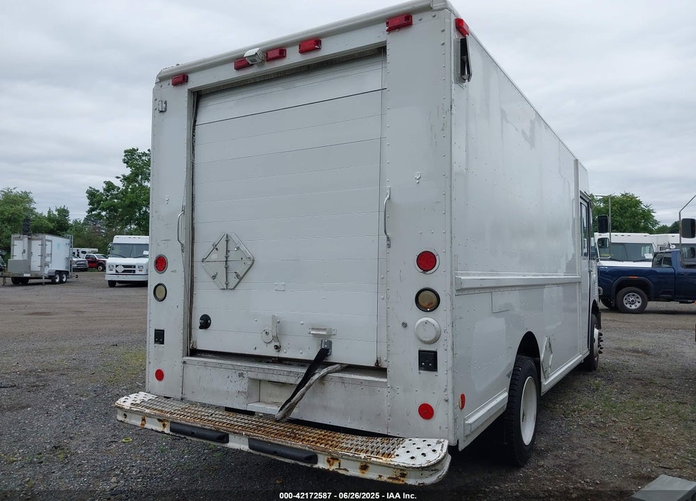 2001 FREIGHTLINER CHASSIS M LINE WALK-IN VAN VIN: 4UZAANBW91CH52780