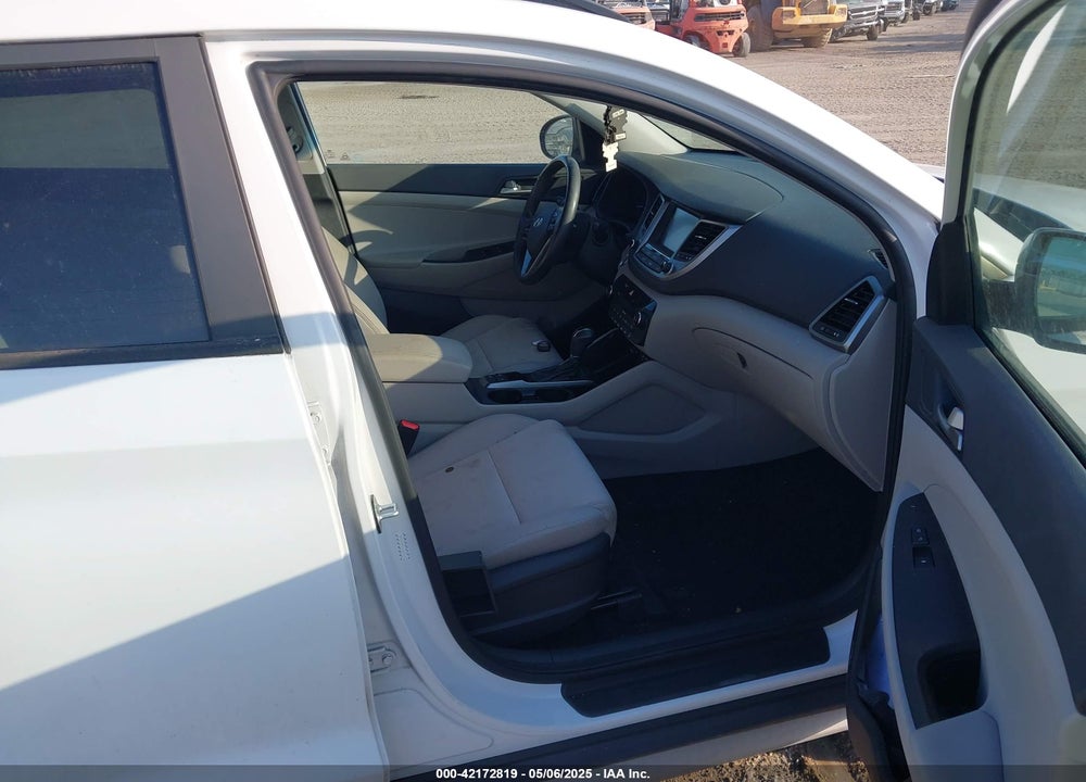 2018 HYUNDAI TUCSON VALUE VIN: KM8J33A2XJU648190
