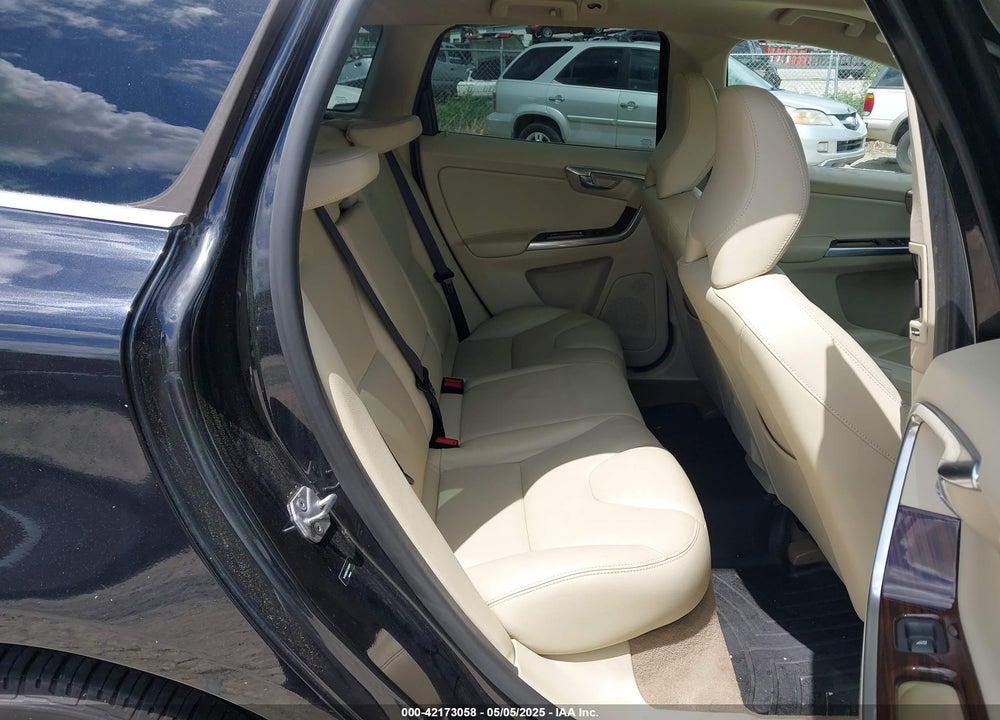 2015 VOLVO XC60 3.2 PLATINUM VIN: YV4952RD4F2596511