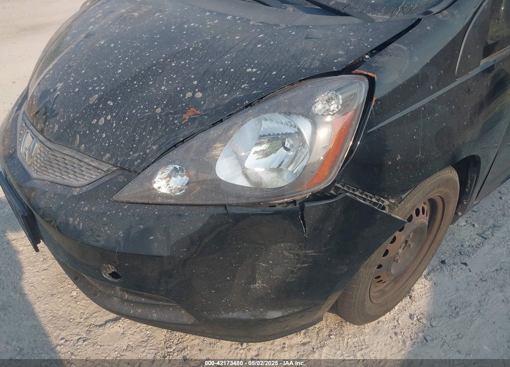 2013 HONDA FIT VIN: JHMGE8H33DC028858