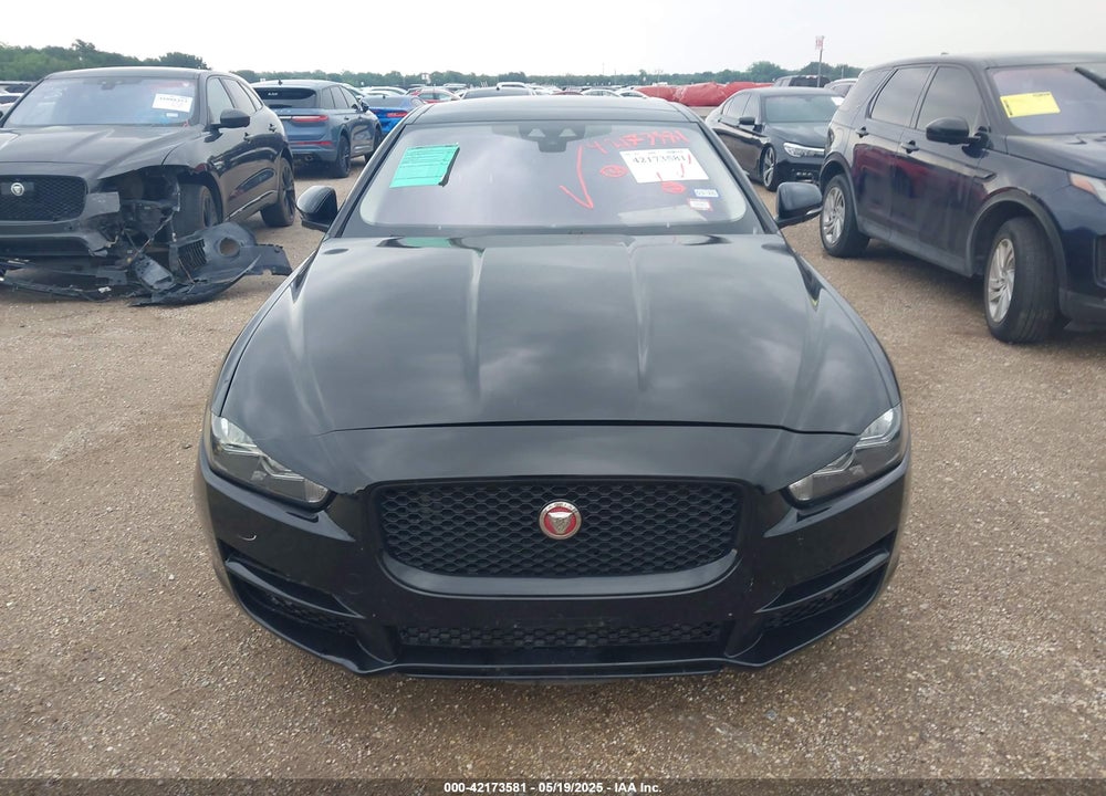 2017 JAGUAR XE VIN: SAJAR4BG2HA977059