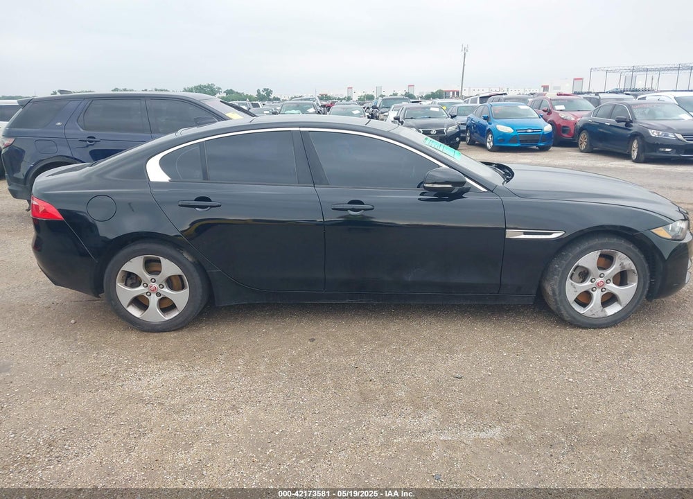 2017 JAGUAR XE VIN: SAJAR4BG2HA977059