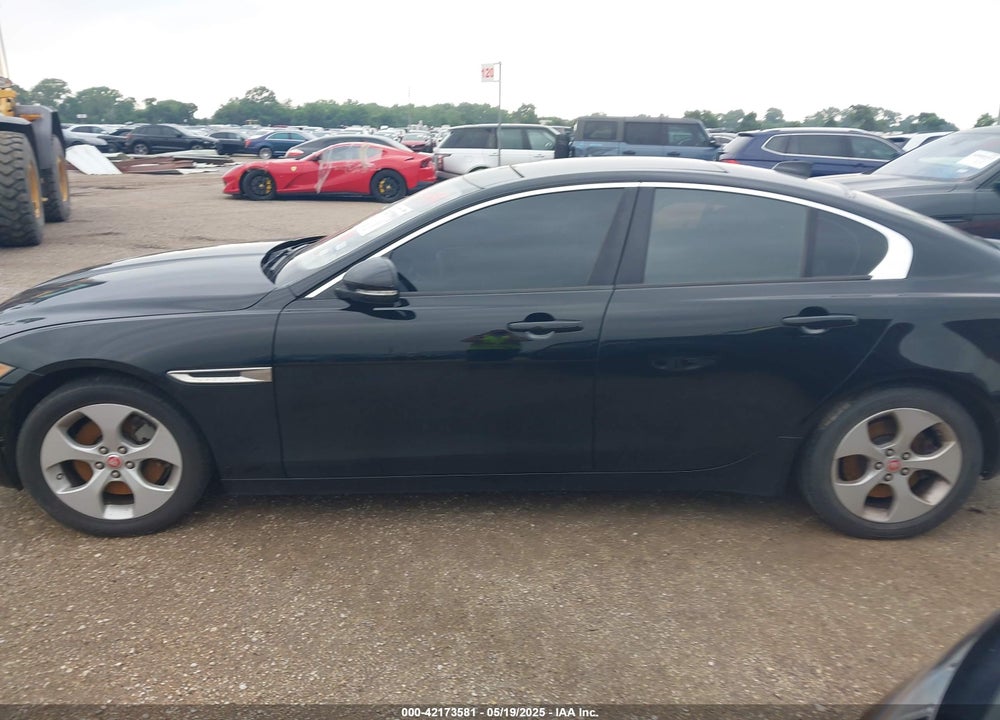 2017 JAGUAR XE VIN: SAJAR4BG2HA977059