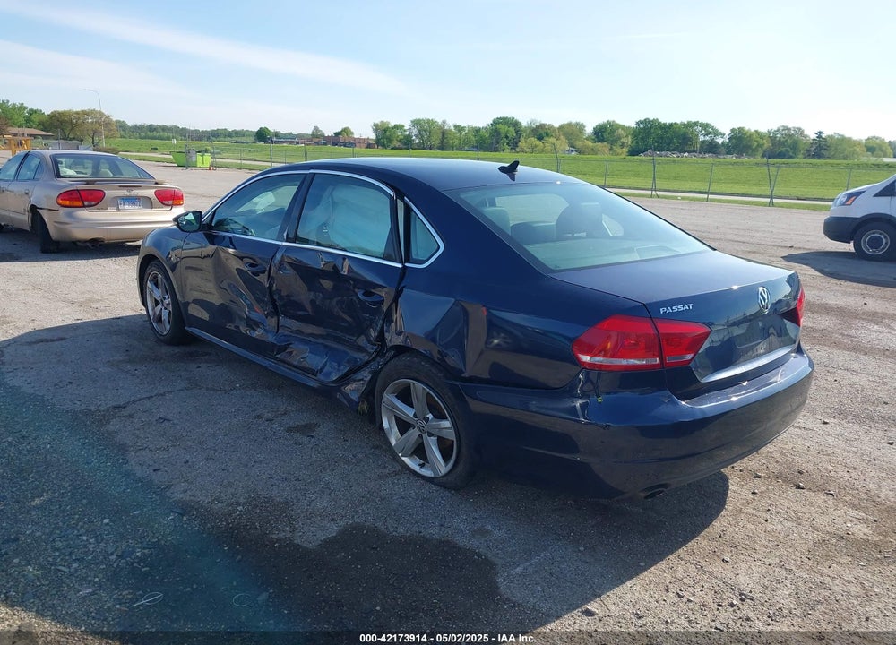 2012 VOLKSWAGEN PASSAT VIN: 1VWBH7A3XCC043019