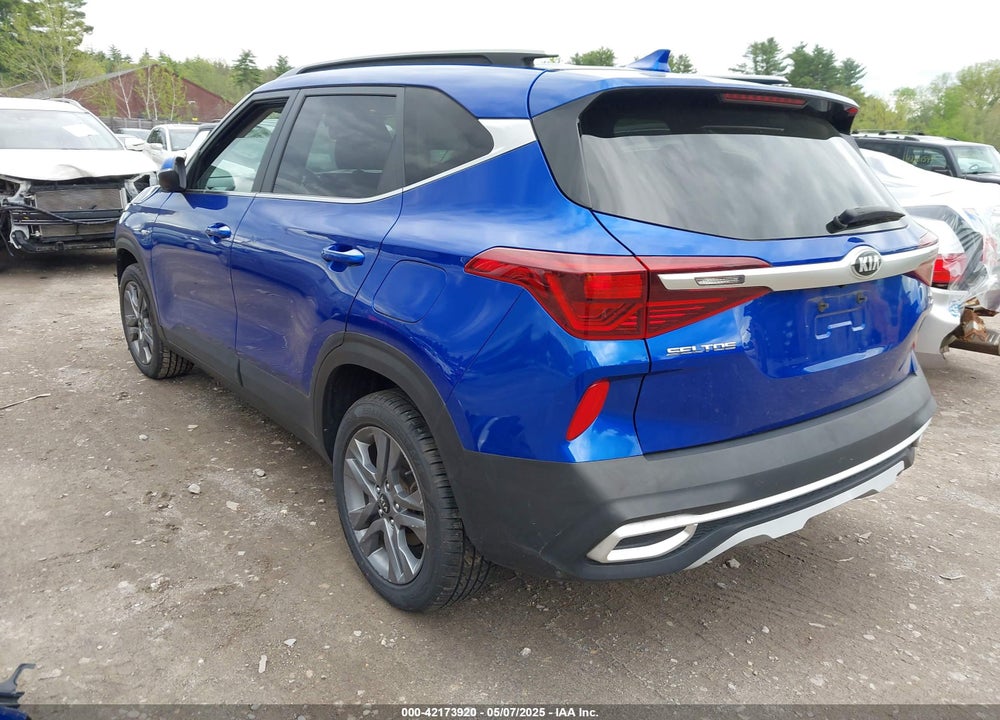 2021 KIA SELTOS VIN: KNDEUCAAXM7121179