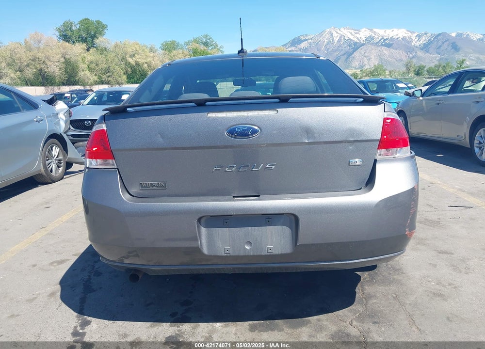 2011 FORD FOCUS VIN: 1FAHP3FN8BW127054