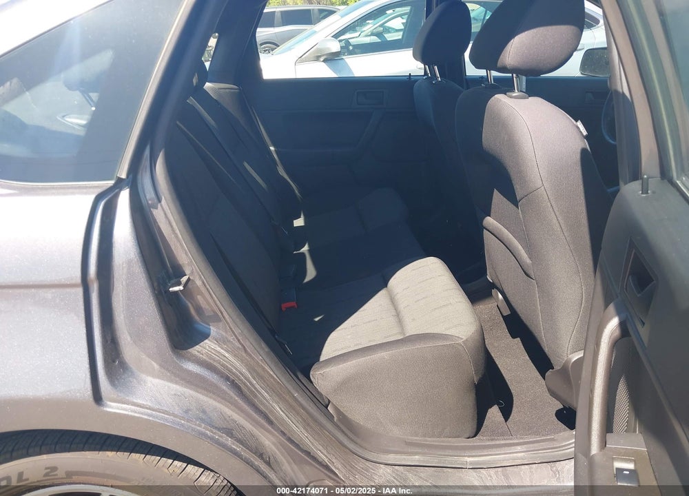 2011 FORD FOCUS VIN: 1FAHP3FN8BW127054