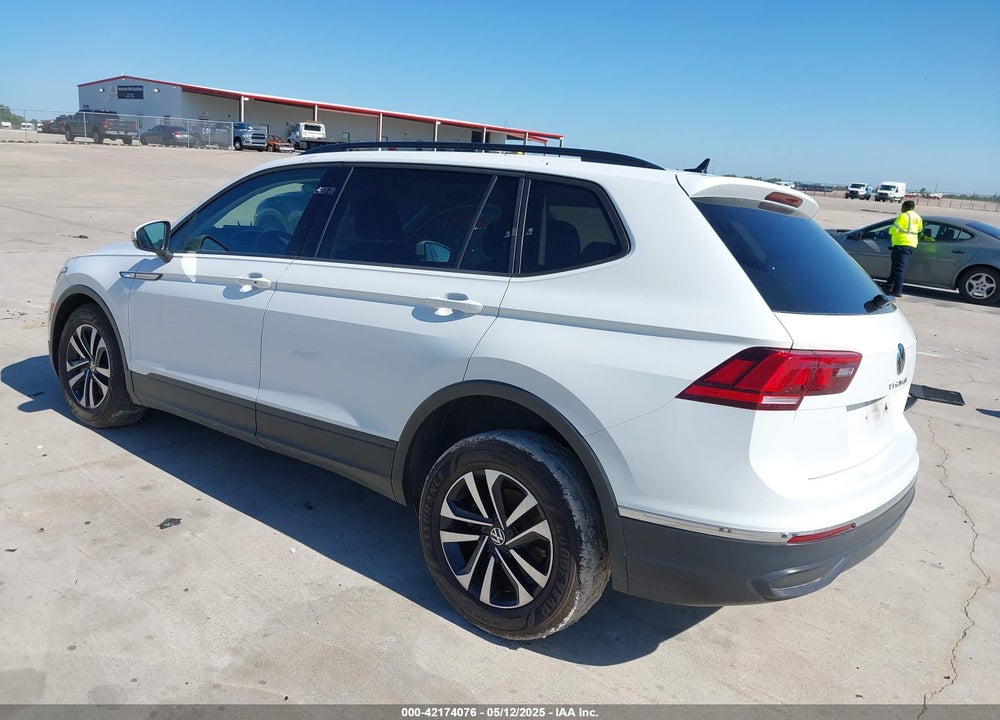 2023 VOLKSWAGEN TIGUAN VIN: 3VVRB7AX1PM115138