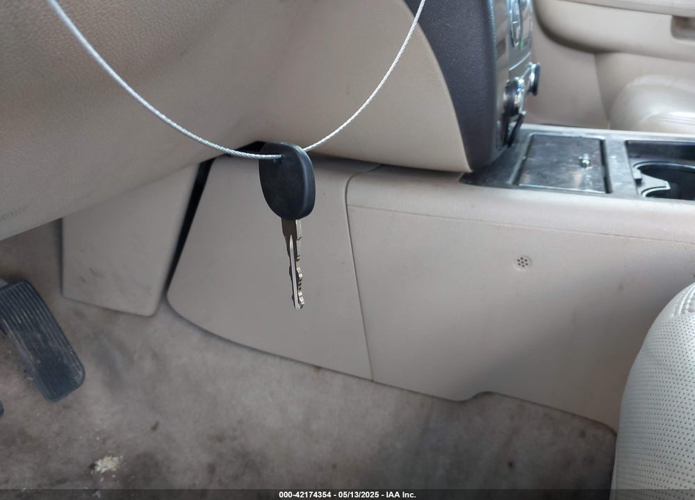 2013 GMC YUKON DENALI VIN: 1GKS1EEF7DR308188