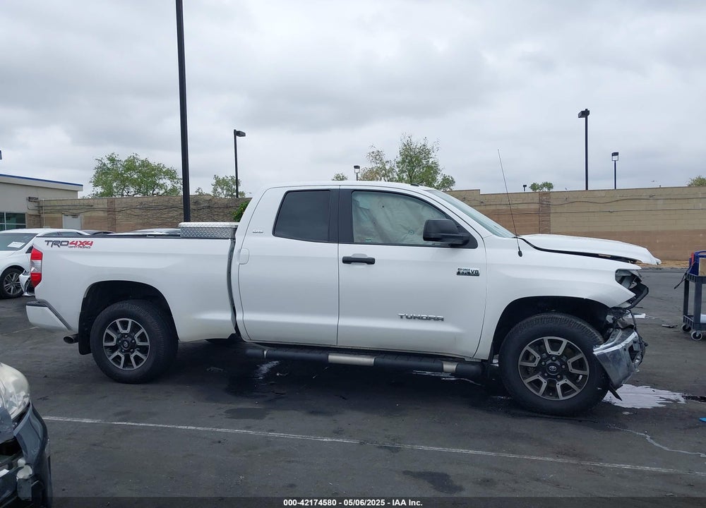 2018 TOYOTA TUNDRA SR5 5.7L V8 VIN: 5TFUY5F17JX753427