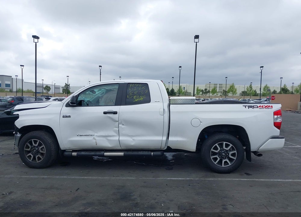 2018 TOYOTA TUNDRA SR5 5.7L V8 VIN: 5TFUY5F17JX753427