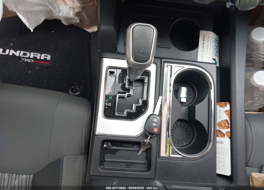 2018 TOYOTA TUNDRA SR5 5.7L V8 VIN: 5TFUY5F17JX753427