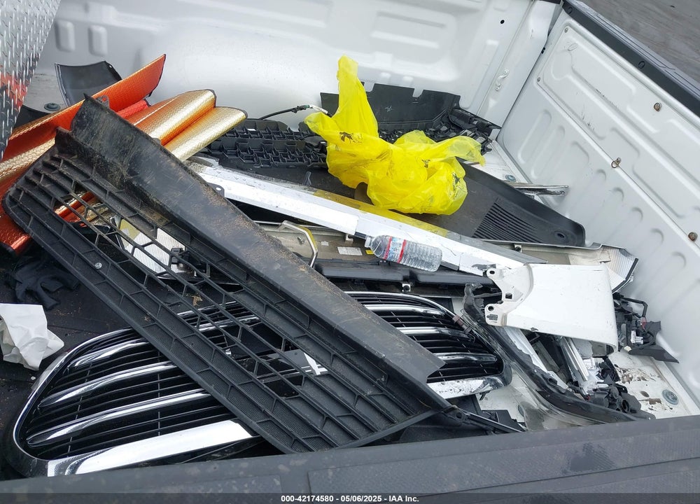 2018 TOYOTA TUNDRA SR5 5.7L V8 VIN: 5TFUY5F17JX753427