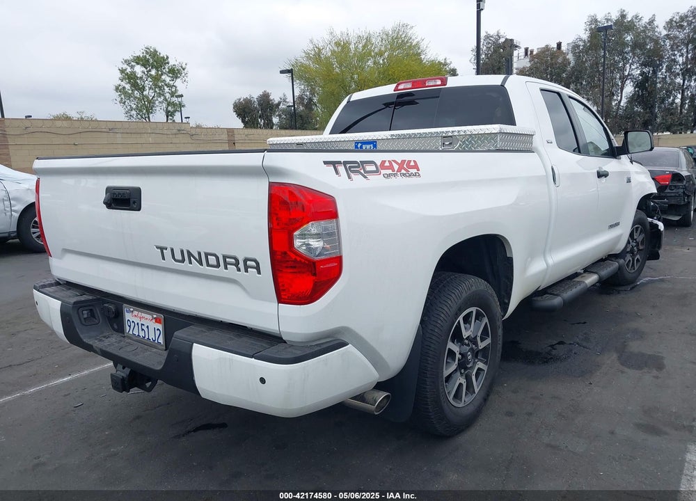 2018 TOYOTA TUNDRA SR5 5.7L V8 VIN: 5TFUY5F17JX753427