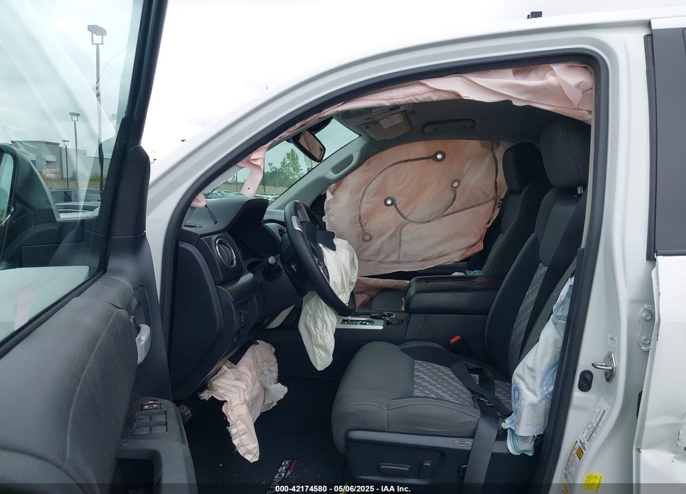 2018 TOYOTA TUNDRA SR5 5.7L V8 VIN: 5TFUY5F17JX753427