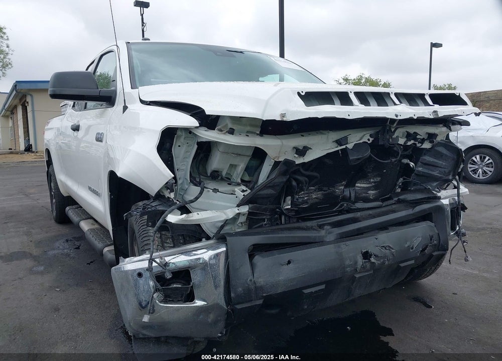 2018 TOYOTA TUNDRA SR5 5.7L V8 VIN: 5TFUY5F17JX753427