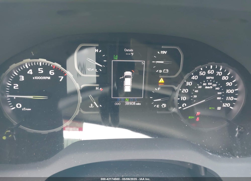 2018 TOYOTA TUNDRA SR5 5.7L V8 VIN: 5TFUY5F17JX753427