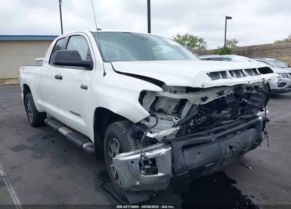 2018 TOYOTA TUNDRA SR5 5.7L V8 VIN: 5TFUY5F17JX753427