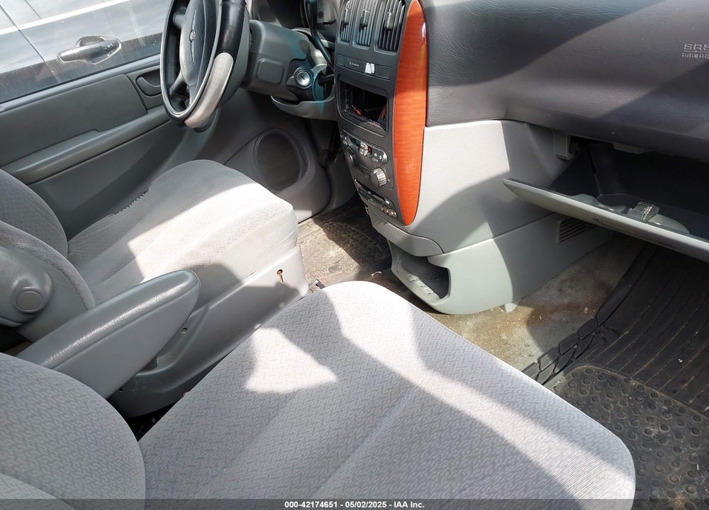 2006 CHRYSLER TOWN & COUNTRY VIN: 1A4GP45R86B572529