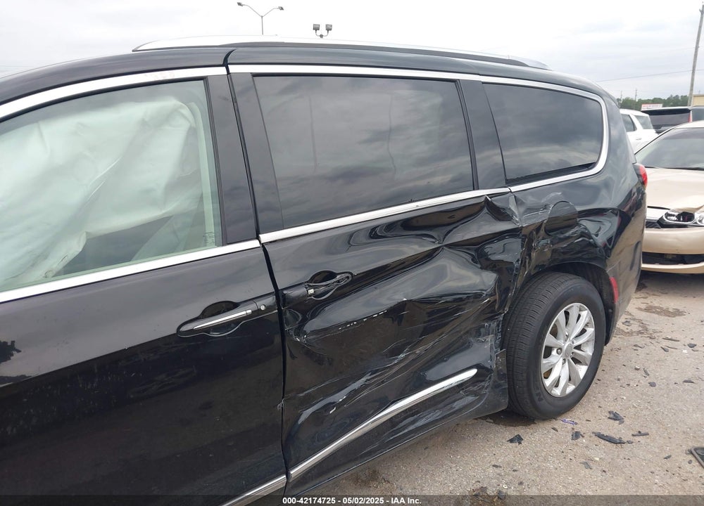 2018 CHRYSLER PACIFICA VIN: 2C4RC1BG3JR142591