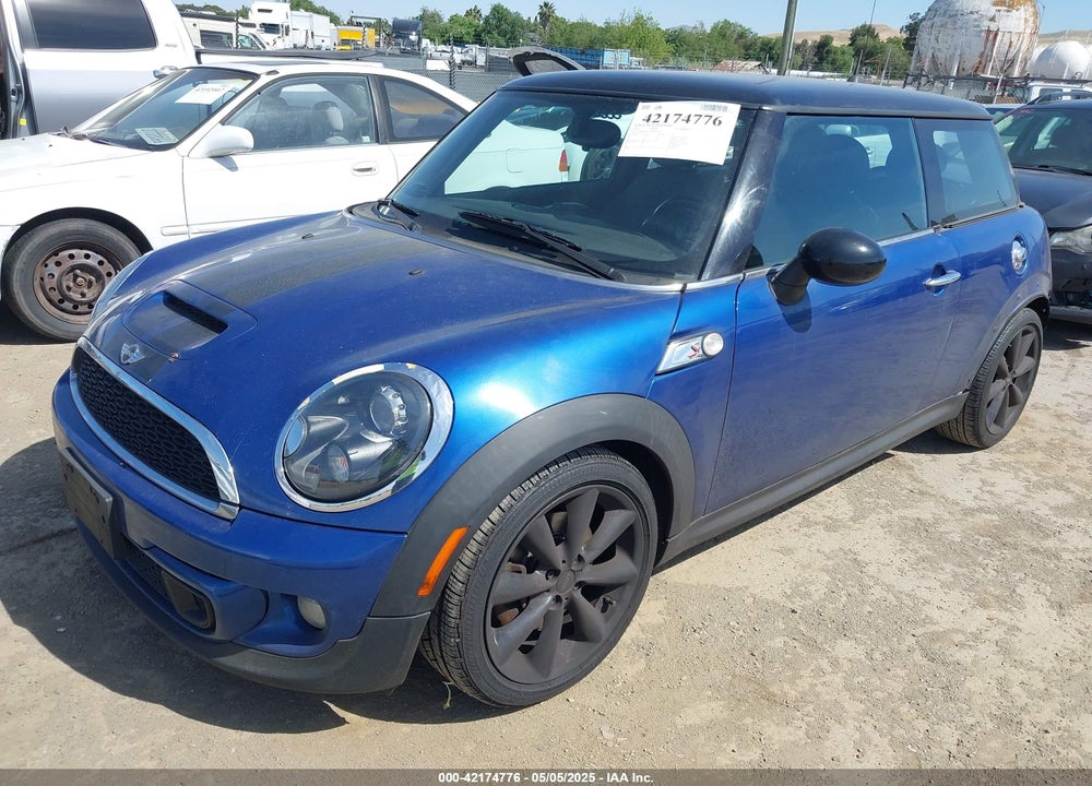 2012 MINI COOPER S VIN: WMWSV3C52CTY19207