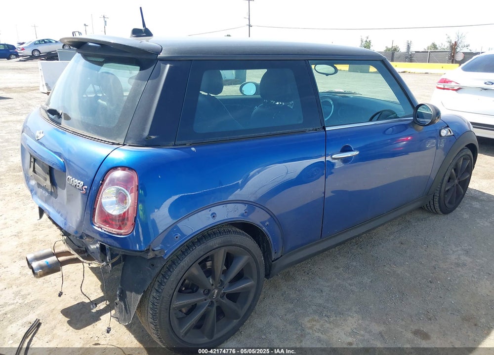 2012 MINI COOPER S VIN: WMWSV3C52CTY19207