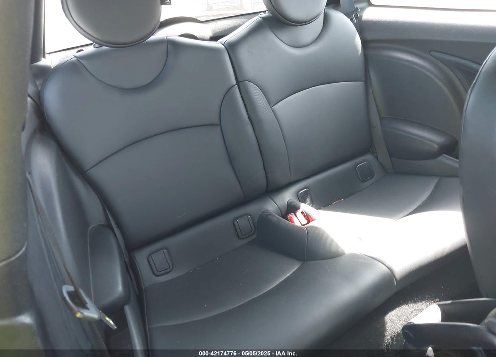 2012 MINI COOPER S VIN: WMWSV3C52CTY19207
