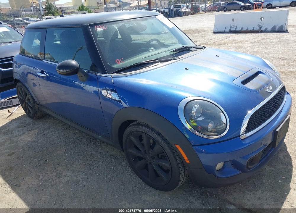 2012 MINI COOPER S VIN: WMWSV3C52CTY19207