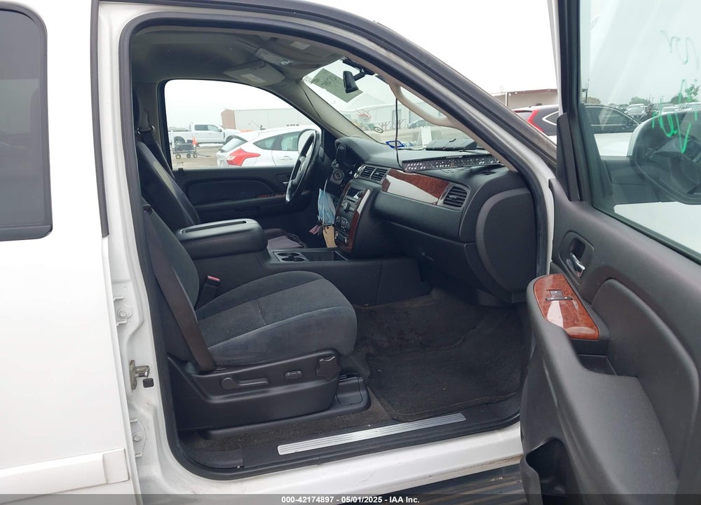 2008 CHEVROLET SUBURBAN 1500 LT VIN: 3GNFC16038G200142