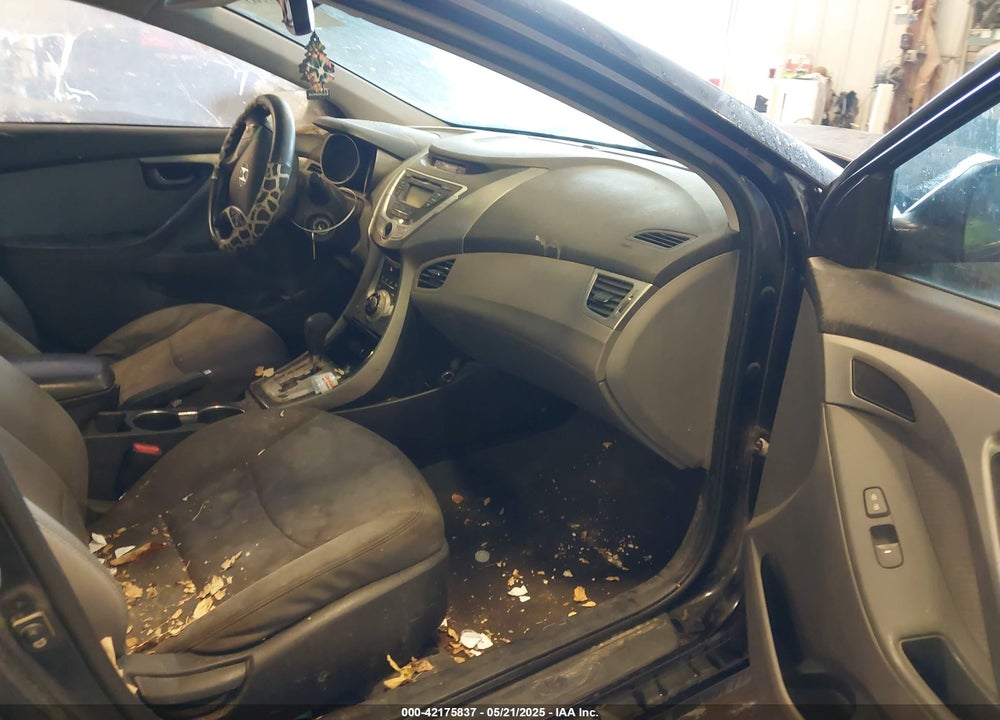 2012 HYUNDAI ELANTRA VIN: 5NPDH4AE0CH088552