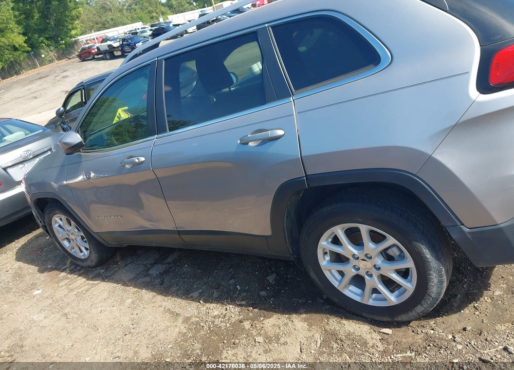 2018 JEEP CHEROKEE LATITUDE FWD VIN: 1C4PJLCB4JD612058