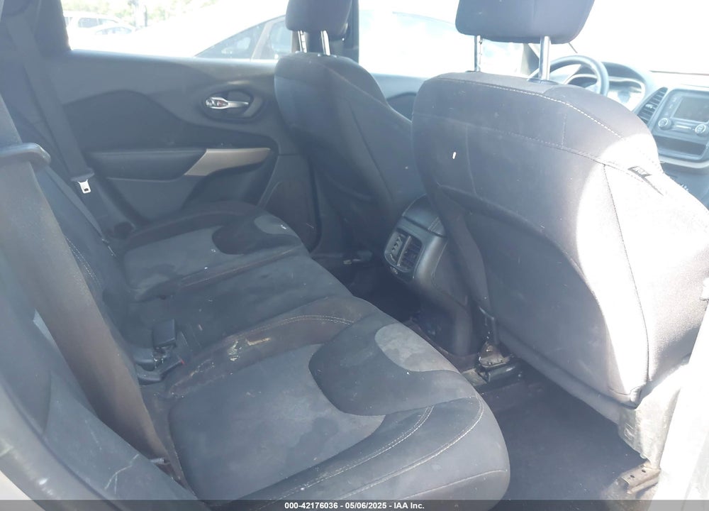 2018 JEEP CHEROKEE LATITUDE FWD VIN: 1C4PJLCB4JD612058