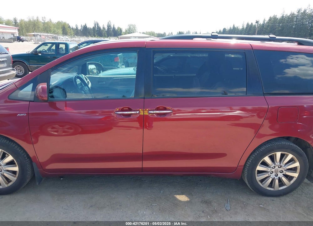 2017 TOYOTA SIENNA XLE 7 PASSENGER VIN: 5TDDZ3DC8HS174064