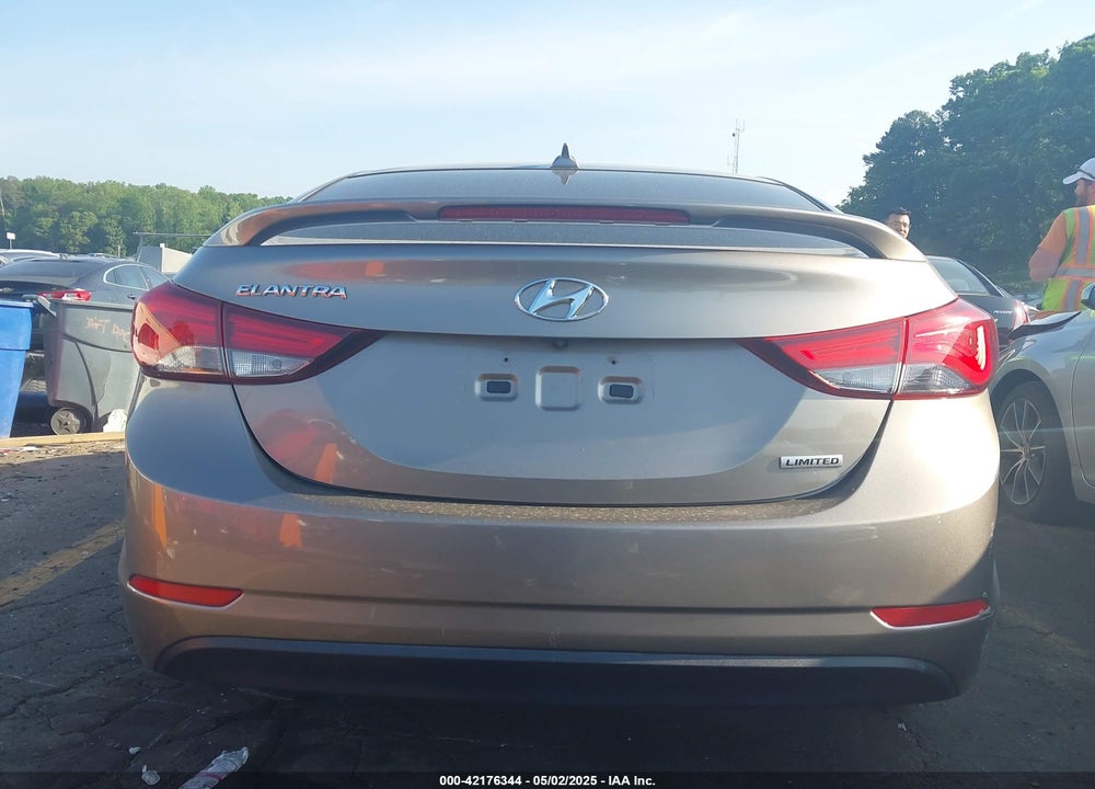 2014 HYUNDAI ELANTRA VIN: 5NPDH4AE8EH500915