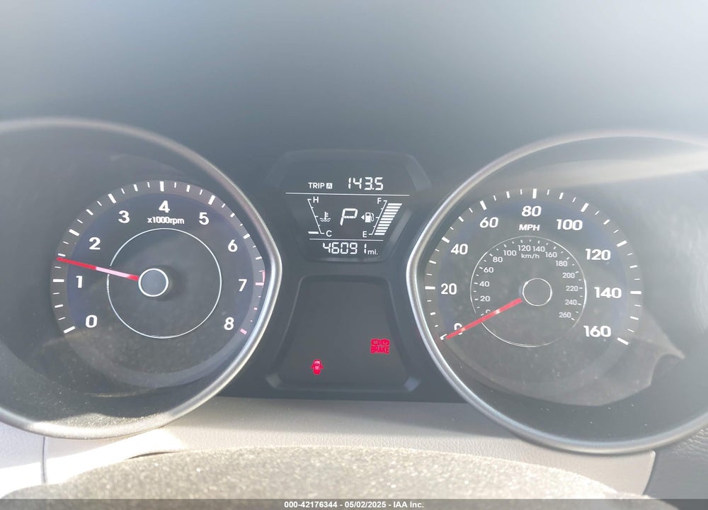 2014 HYUNDAI ELANTRA VIN: 5NPDH4AE8EH500915