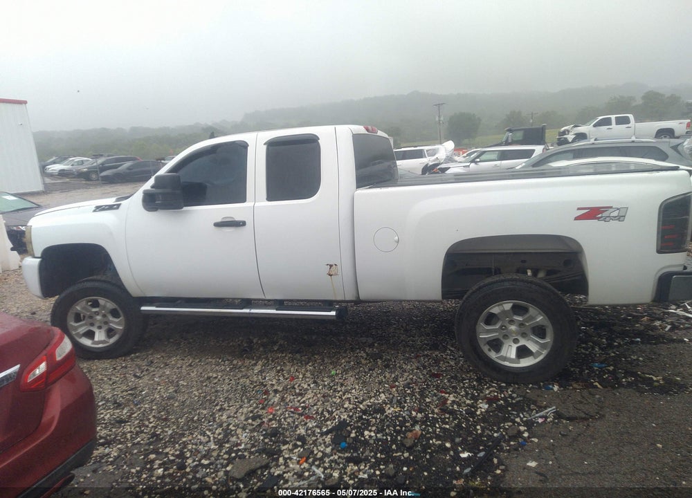 2013 CHEVROLET SILVERADO 1500 LT VIN: 1GCRKSE72DZ413719
