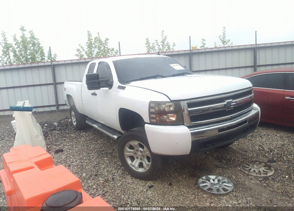2013 CHEVROLET SILVERADO 1500 LT VIN: 1GCRKSE72DZ413719