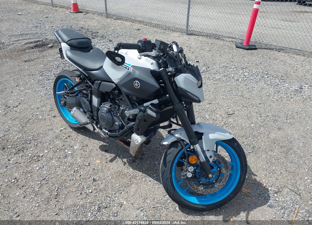 2025 YAMAHA MTN690 C VIN: JYARM48Y5SA000355