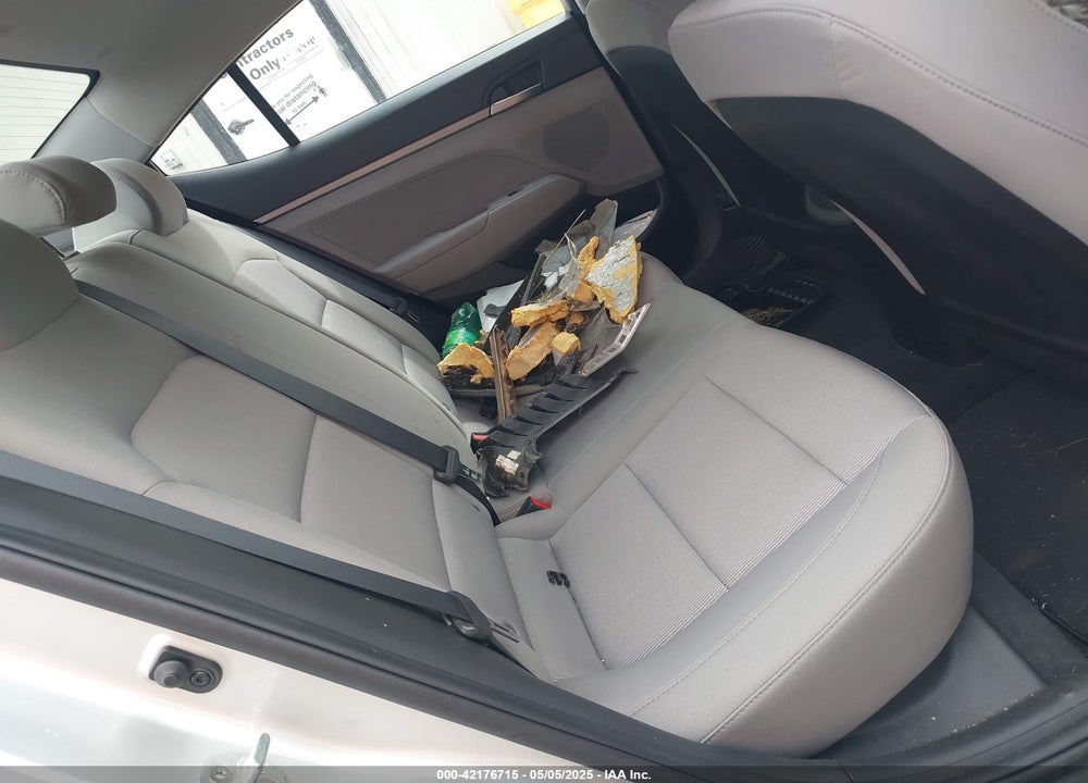 2018 HYUNDAI ELANTRA VIN: 5NPD74LF4JH271863