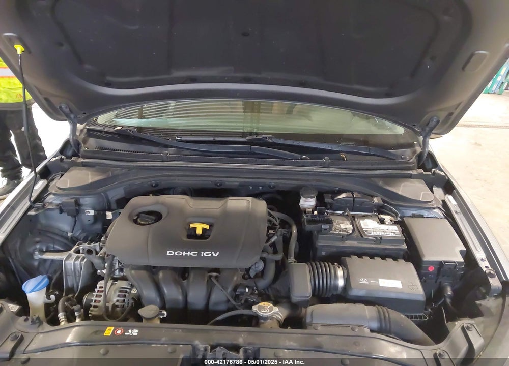 2017 HYUNDAI ELANTRA VIN: KMHD84LF4HU262640