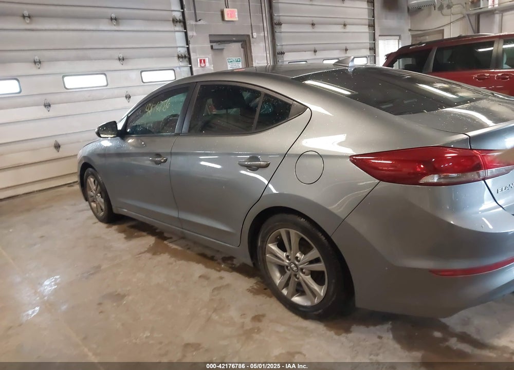 2017 HYUNDAI ELANTRA VIN: KMHD84LF4HU262640