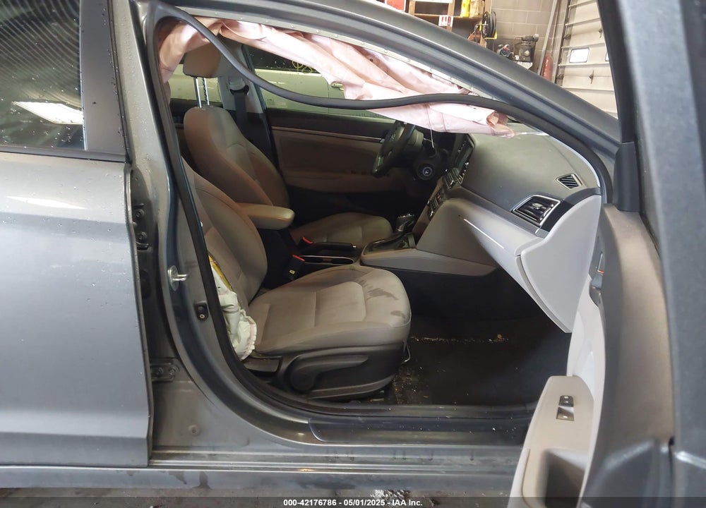 2017 HYUNDAI ELANTRA VIN: KMHD84LF4HU262640