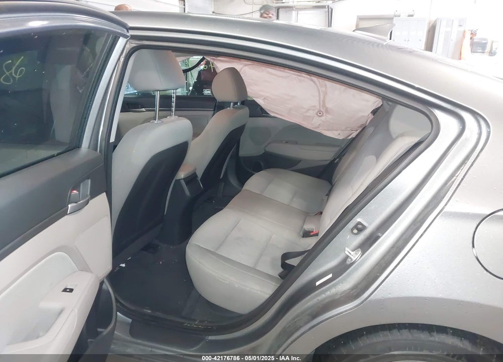2017 HYUNDAI ELANTRA VIN: KMHD84LF4HU262640