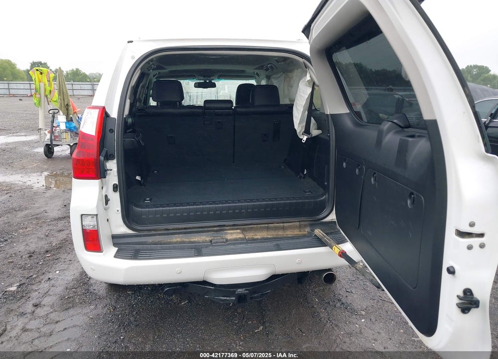 2011 LEXUS GX 460 VIN: JTJBM7FX0B5028569