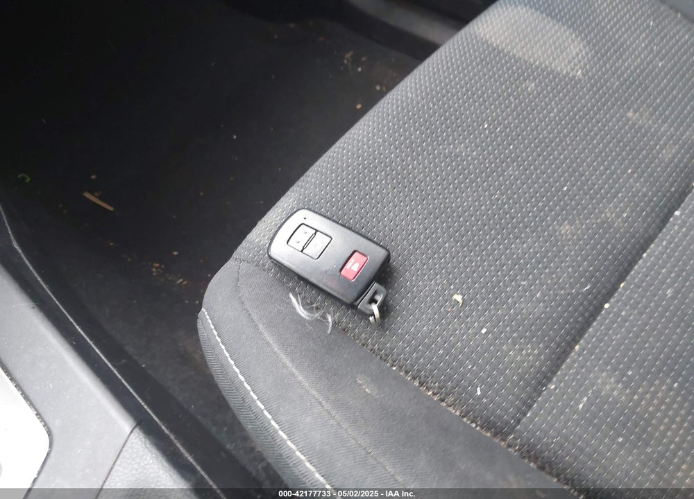 2018 TOYOTA RAV4 XLE VIN: 2T3WFREV1JW512476