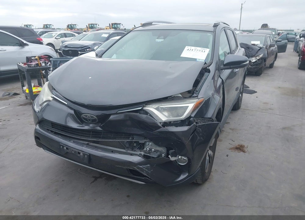 2018 TOYOTA RAV4 XLE VIN: 2T3WFREV1JW512476
