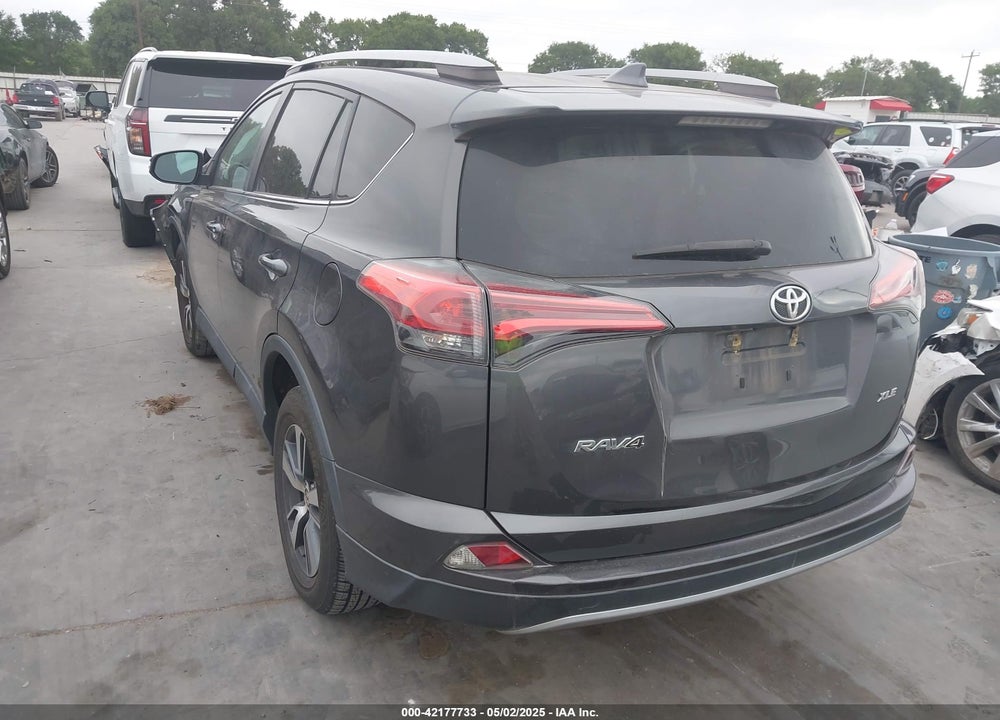 2018 TOYOTA RAV4 XLE VIN: 2T3WFREV1JW512476